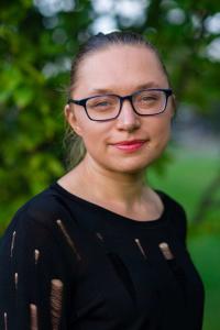 Headshot of Anna Leshinskaya